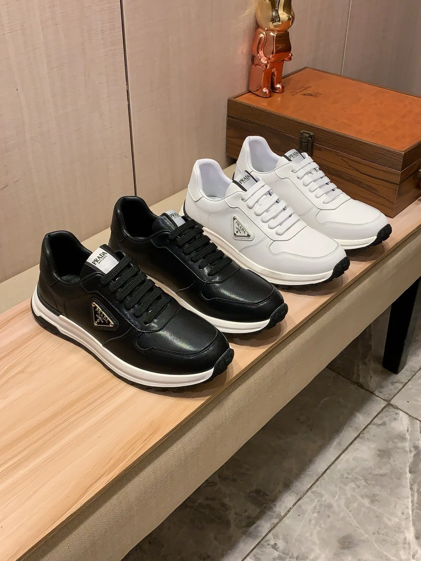 Men's Men's Shoes💰420💰💰🎩🎩[Lightning][Lightning] "PRADA*" The latest and most popular casual shoes, top brand [seduce] luxury~purchase, top~quality. [Strong] The upper is made of imported breathable cowhide with material ➕ breathable sheepskin feet (•) and fine workmanship. The original stylish and stylish soft rubber wear-resistant and non-slip outsole is light and comfortable on the feet. The real thing looks better when photographed. 122: code: 38-44, 2️⃣ colors selected